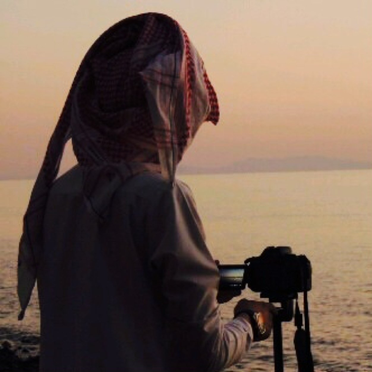 ( فإذا خَاطبك الجاهِلون فقولوا سلاماّ ) هذا مبدئي فليكن مبدئك.