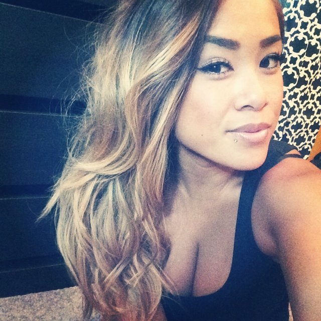 Boston broad. Passionate hairstylist w a fitness obsession. Bottle slinger. YouTuber.