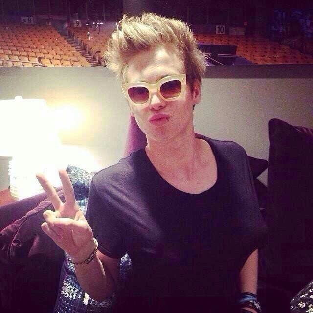 i love @5SOS so much!