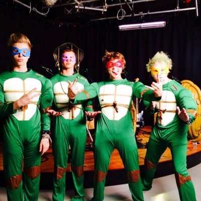 卌Just 3 girls that are in love with @5SOS 卌 Forever 0/4 :( 卌Follow us, we follow back卌