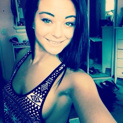 bri_deskins's profile picture. 