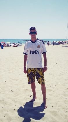 Dones95's profile picture. 