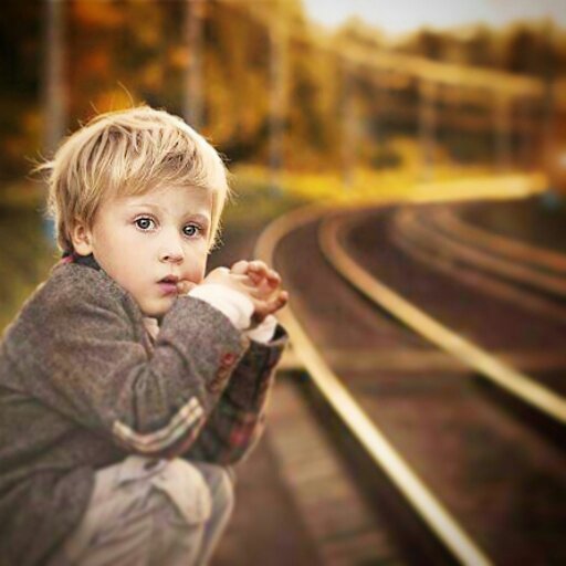 ‏حُروف بسيطه تُغير ملامحنا ، تُشرِقها أو تُبكيها .. ♡