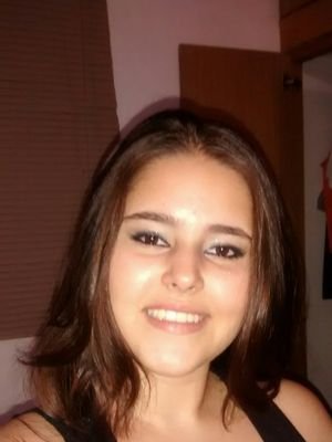 Uma vida que é vivida E outra vida que é pensada, A vida que temos É essa que é dividida Entre a verdadeira e a errada.