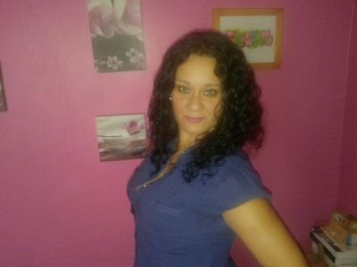 odio la mentira y la gente q aparenta la q escoje sus amigos y amores de acuerdo a la cuenta corriente o profesión. . soy sencilla honesta y directa