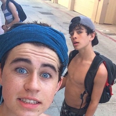 love @hayesgrier and @nashgrier and @camerondallas i want a follow from all and a call or facetime that would mean alot to me