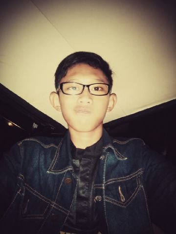 :) #Otomotif | #BadmintonPlayerSMPN23 | #Pop_punkband #Enjoy @RizkiAditya881