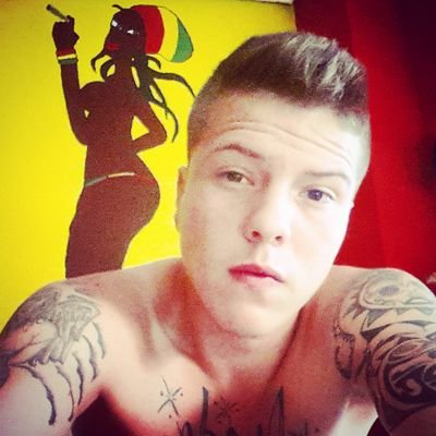 BjOkeey's profile picture. No es mas rico quien mas tiene si no quien quiere,sabe ,ama y cree que con lo que tiene se mantiene ;)