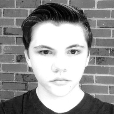 heres a free follow! :) you dont have to follow back... but it would be amazing if you would check my brand new vine out