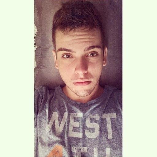 Web Developer, Adoro musica, Emotivo, Romantico ..