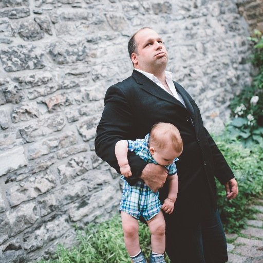 Chanteur, musicien, maniaque de comics et de bd, et amateur de jeux vidéos!