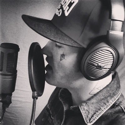 Young & Ambitious / Artist / Performer / Husband/
Booking/Feature Inquires: deadlypoets@gmail.com  Check out my links.. at http://t.co/ogffAOXblU or ww