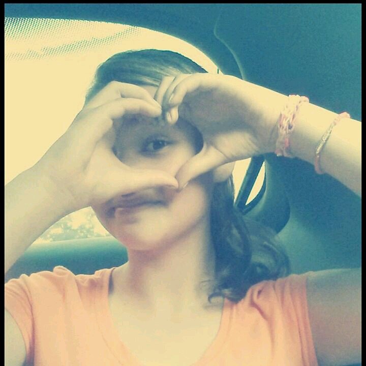 I love the walking dead it's my life I've watched it from the beginning an I can honestly say that I really love the show !!! ♥♡