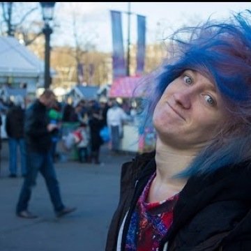 Hi, this acc is so i can tweet veeoneeye stuff and also so i can be able to interact with his twitter more. Probably deleting this acc in a few days