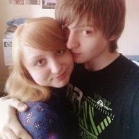 Я живу лишь музыкой (люблю петь, играть на гитаре и моей любимой басухе!!!))))) Люблю своего парня просто безумнооо!!!!!)))))*_*