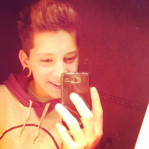 ✡ 17 años. Hermano de Leon ✡