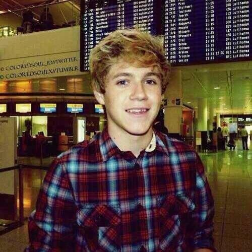please follow @royalxnarry it'd mean a lot 3