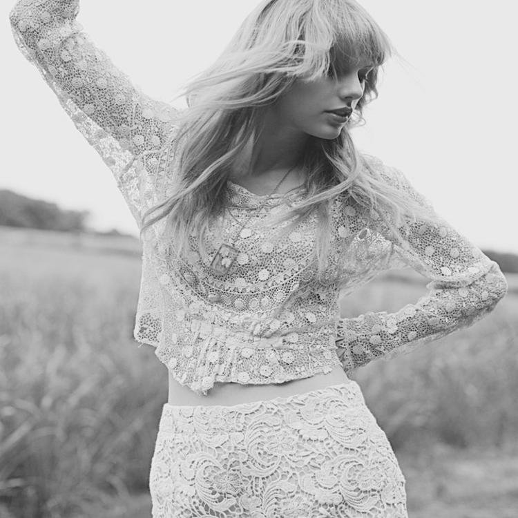 lover of cat and dogs loves taylor swift