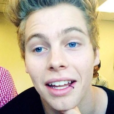 lukehennusb's profile picture. follow @jigglypuffIuke please :-)