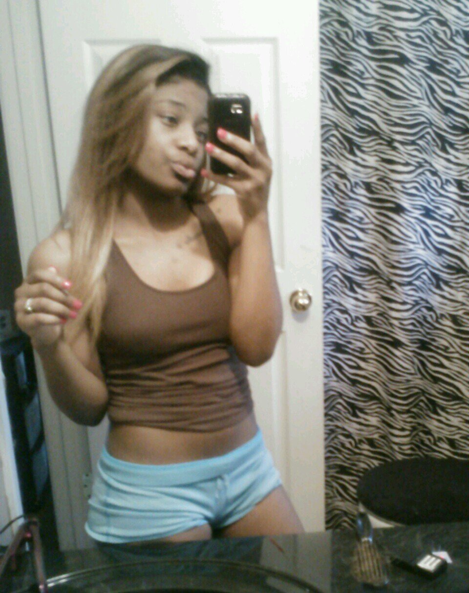 celebrity girl. NewTwitter Tee_blondee .