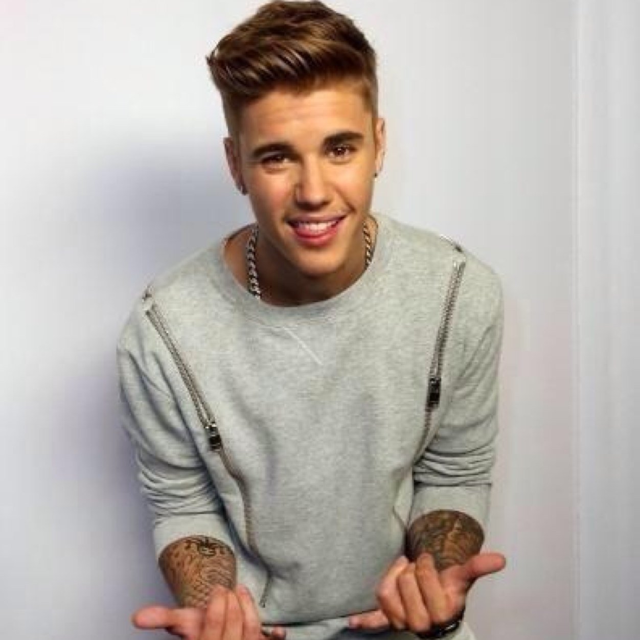 Dont Worry , Follow , &&' Enjoy My Tweets. Trust Me Babby Iv Been Through It All With My Belieber Fam. Spread Some Bieber ♥️ Love ♥️