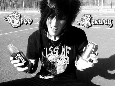 i love music,i'm his emo vampire(prince of vampire),and i will love if you follow back me,