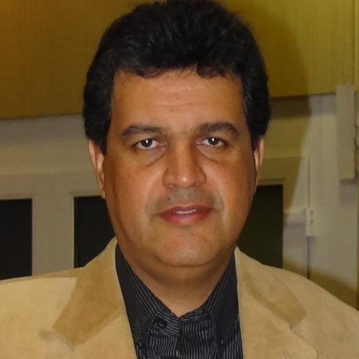 Profesor de la UL, hincha de la U y del Real Madrid. Fanático del lomo saltado y maniático de la buena redacción.