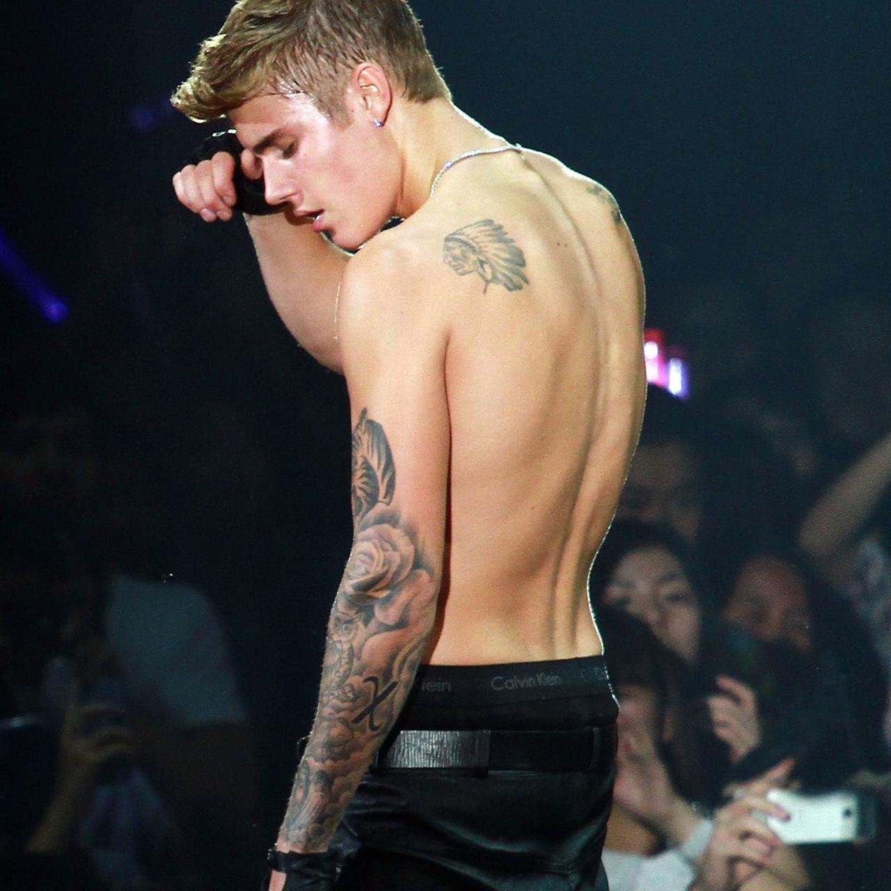 I'm 13 years old girl Belieber ! ♥ . And you're pretty/Handsome cx