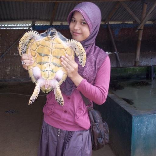 Terkadang orang yang diem belum tentu tidak peduli...