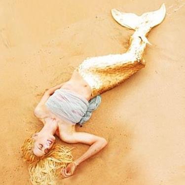 There are your loved ones, a plural. And then there's the one you love, a singular that means far more. @NEINquarterly
 #SUMMER  #SUMMERBREEZE  #SUMMERWIND