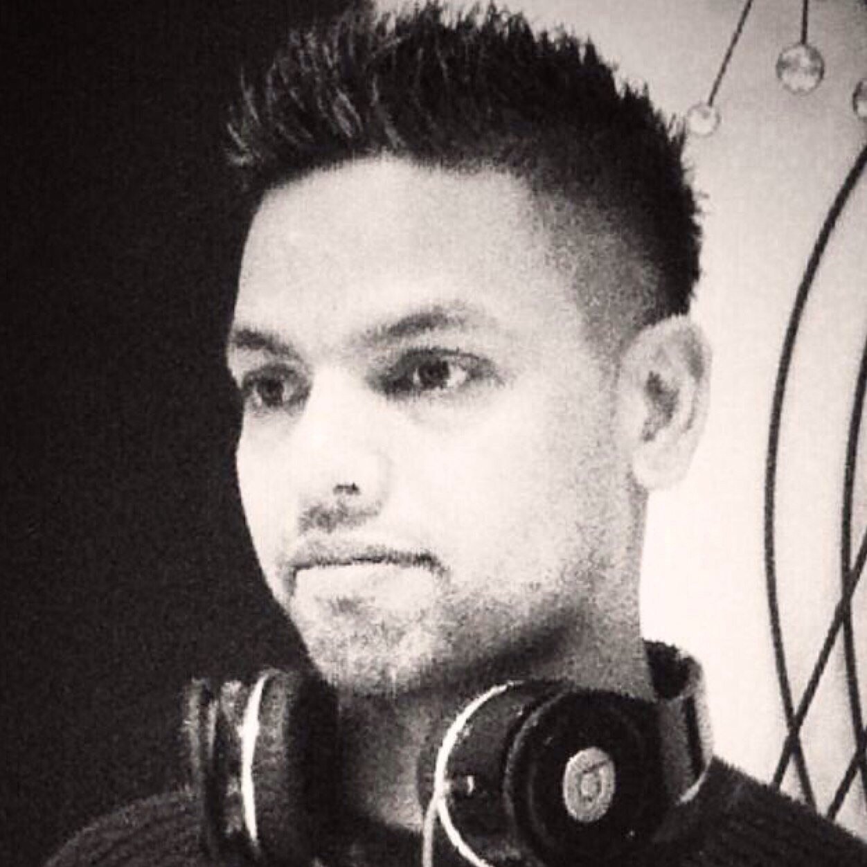 lefteye_e's profile picture. Trust only God not people.