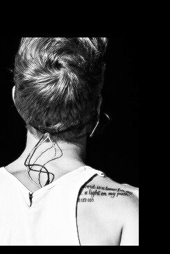 22. Ver a Justin en concierto es como estar a tres metros sobre el cielo. 13/10/11 - 8/11/13 The best day of my fucking life!