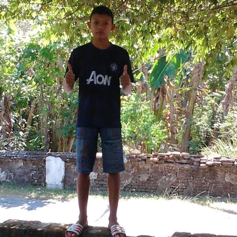 aku wong asli MAGETAN | omah.ku PELEM RT02RW01 | SMP N 1 KARANGREJO | VIII H | pecinta MANCHEASTER UNITED | KIMCIL you FUCK