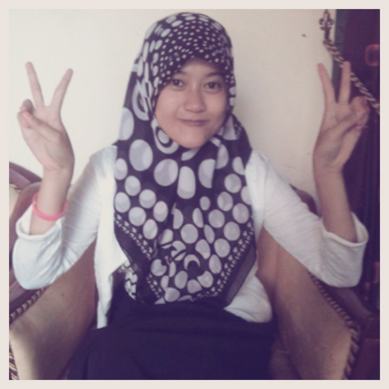 Instagram : @revitrn Path : ReviTrisna Line : revi_trisna