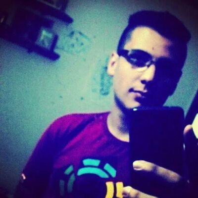 filho de Deus,musico,amigo e que vive por uma missão, por uma verdade cristo!