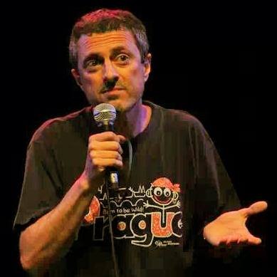 Confieso, me colé en un recital de Los Abuelos de la Nada y fue Miguel quién me dio la mano / Product Designer & CryptoFan / Explorando IA y Marketing digital