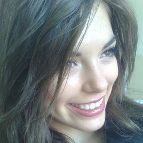24 años - Loca y divertida - Profesora de ingles y traductora publica .