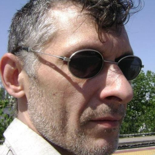Trabajador cultural independiente.
En esta red verán mis opiniones como trabajador.
Para hablar de mi investigación en Sombras, tengo mi www y otras redes...