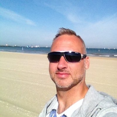 Echtgenoot, vader van 2 prachtige meiden, startende ondernemer, Barista, fanatiek golfer, levensgenieter, realist en ondernemend.