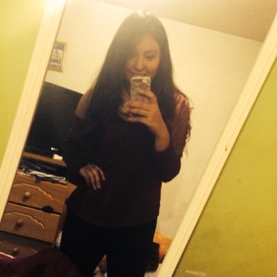 conniconi's profile picture. Estudiante de ing comercial, chilena 19años:)