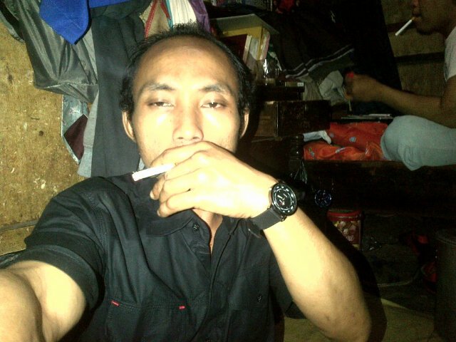 Kalau memang bukan miliku,aku akan mengikhlaskan kepergiannya,&ini lambayan terakhir sbgi tanda perpisahan.tlpn.081905566996