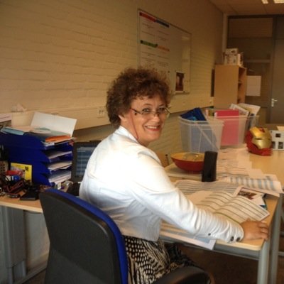 Docent LOB/Engels VMBO. Dat VMBO dat zo verguisd wordt in de media! Die prachtige leerlingen, 60% van onze geboortekaartjes.Het tegengeluid komt u tegemoet!
