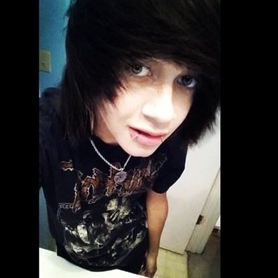 Leo•17•single•bisexual• luv mehh and cuddle meh// Dylan•16•Dominic's ❤️•Feed me cookies and rainbows!!!•//