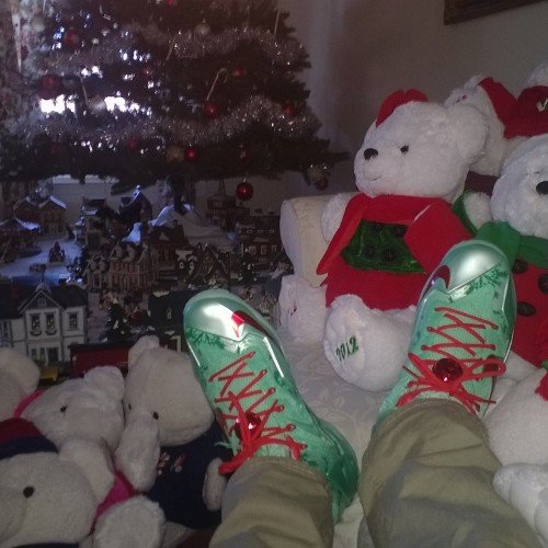 sneak_geeks's profile picture. It must be the shoes.