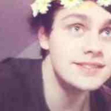 Just another one of those fangirl accounts✌️ |5sos| ily 1.2k❤️ lol never/4 303 days