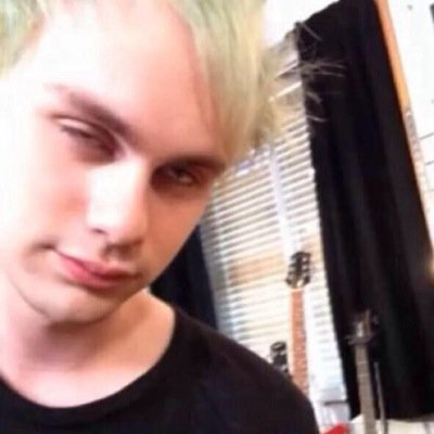 iloveash5's profile picture. hi!
 @punkcliffrxd 
gave you a free follow,
so please follow her back!
thanks and ily