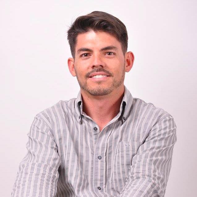 Soñador y convencido que el internet es la mejor plataforma para desarrollar negocios, crear redes organizacionales y acortar distancias.
