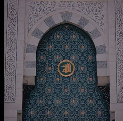 ‏نونن ؛ ‏تغفُى عينيهّ ف تغفىّ معه راحتيّ وسعادِتي-