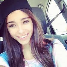 @ariana grande @Selena Gómez @Madison beer @ miranda cosgrover 
 
Honeymoon aven.