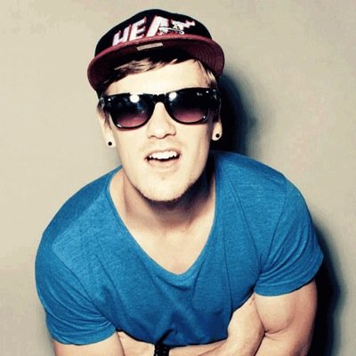 Hey my Name is Sam Clarke I play Basketball and I love it to wear Caps. I'm a trainer at the gym. I don't drink or smoke! [RP 18+ will do, BISEXUAL, MVRP]